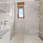 Markulin, Villa *