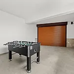 Villa Markulin, *