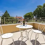 Markulin, Villa