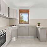 Markulin, Villa *