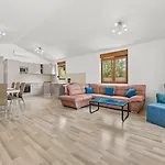 Villa Markulin, *