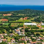 Markulin, Villa *