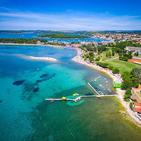 Villa Markulin, Sisan