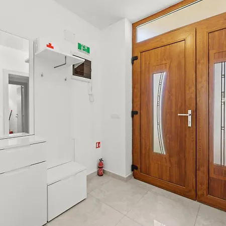 Markulin, Villa Sisan