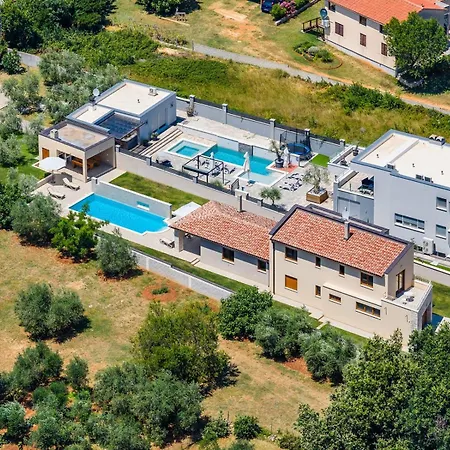 Markulin, Villa Sisan