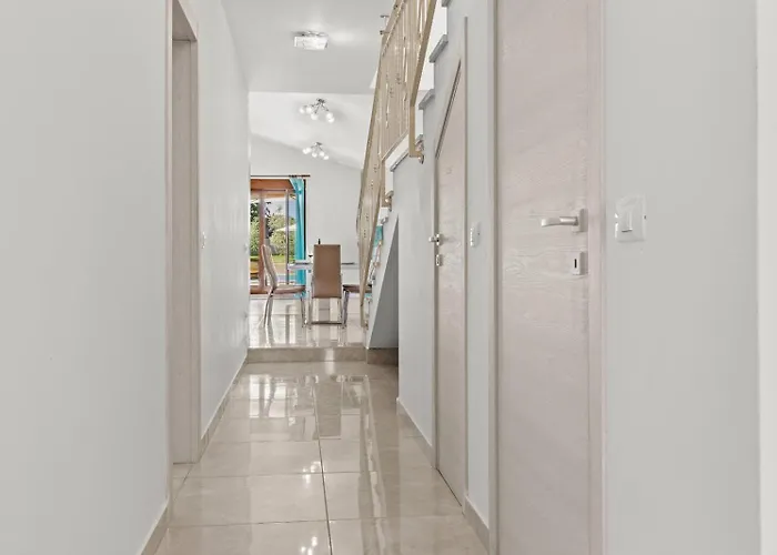 Villa Markulin, *