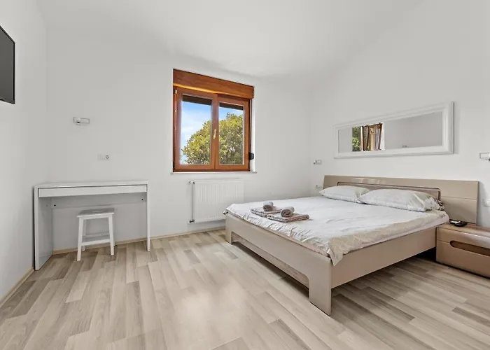 Markulin, Villa *